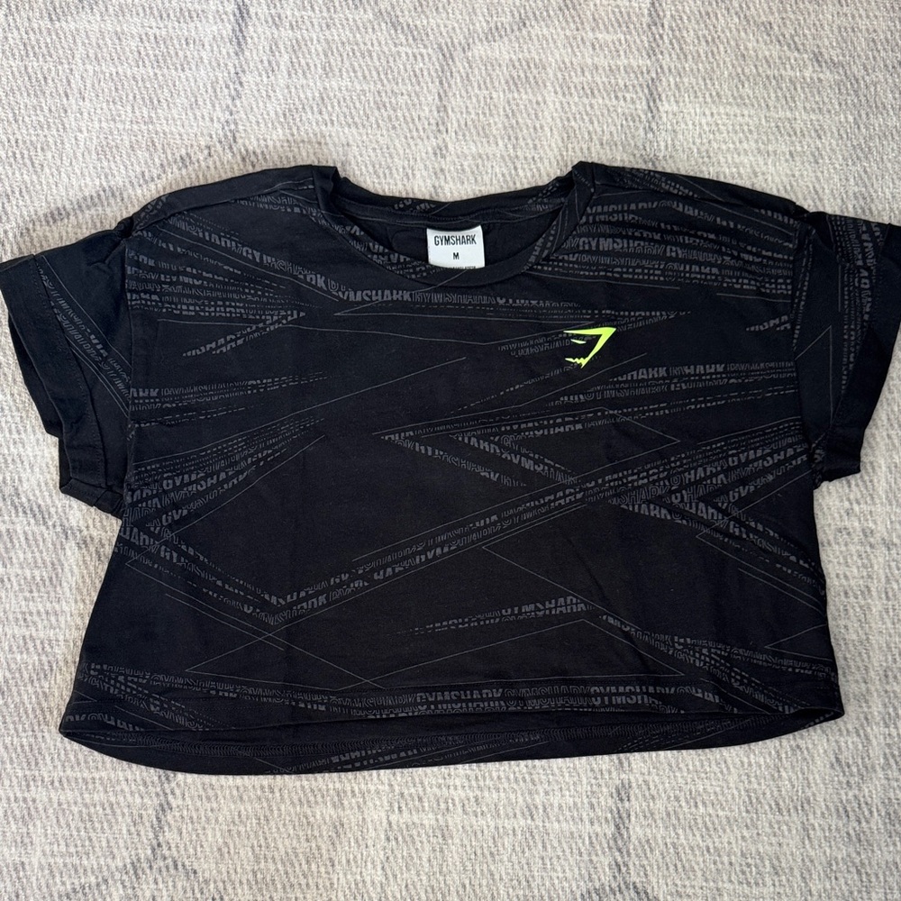 Gymshark Black sz Medium Short Sleeve Crop Tee with Neon Logo